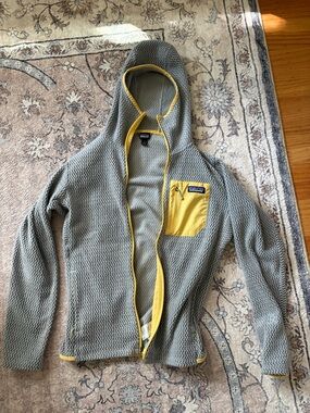 Patagonia Men's R1 Air Full-Zip Hoody in Light Gray with Yellow Accents